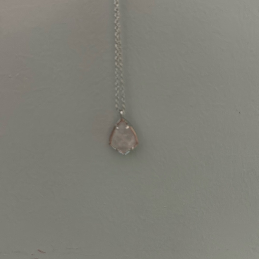 Kendra Scott necklace